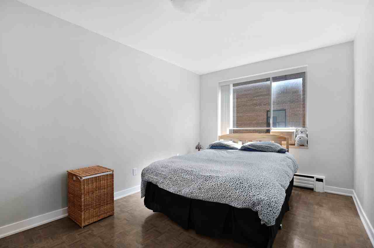 151 St. George - Photo 3 of 8