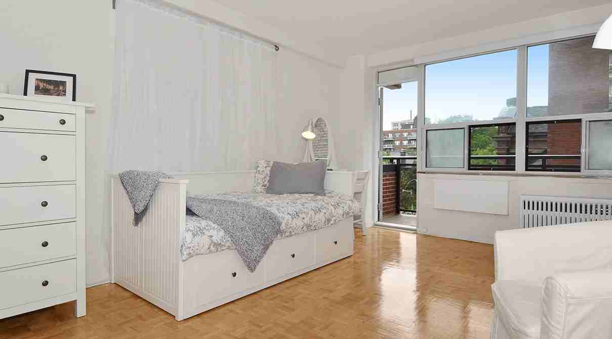 214 St. George - Photo 4 of 12