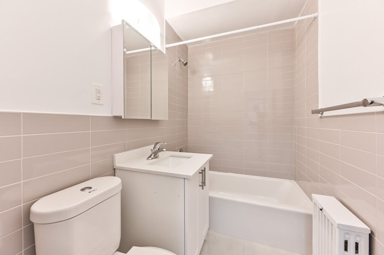 La Salle Towers - Photo 7 of 10