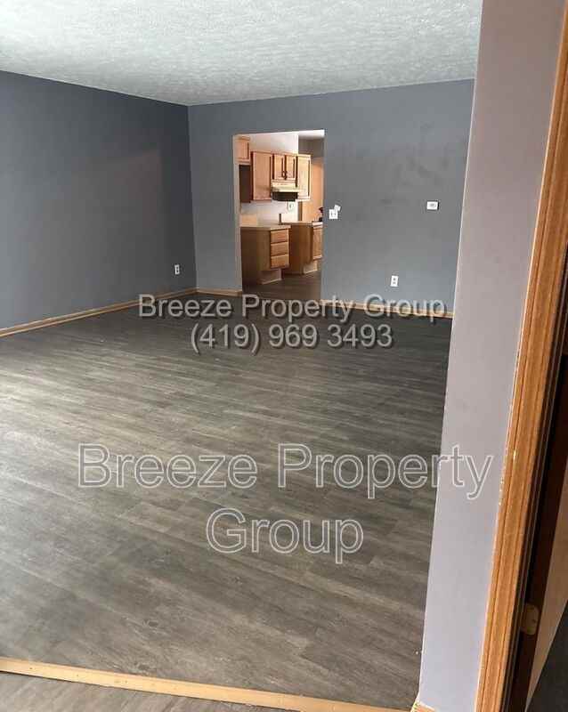 329 S Jackson St - Photo 2 of 10