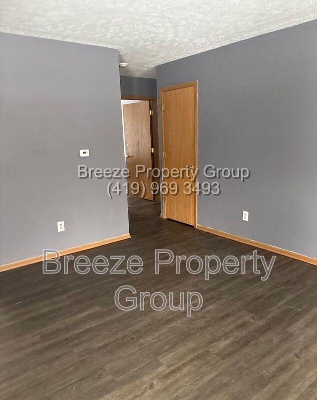 329 S Jackson St - Photo 4 of 10