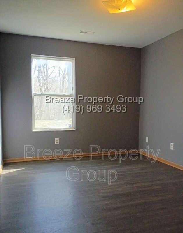 329 S Jackson St - Photo 5 of 10