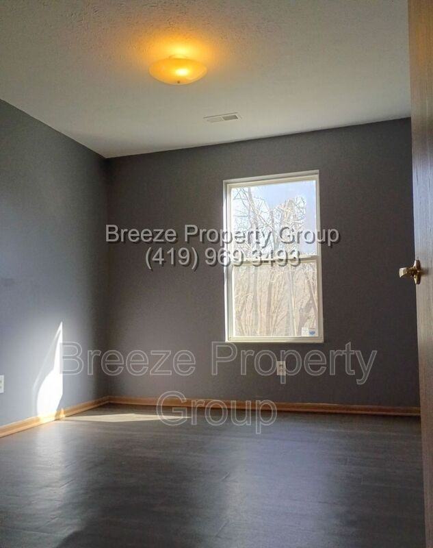 329 S Jackson St - Photo 6 of 10