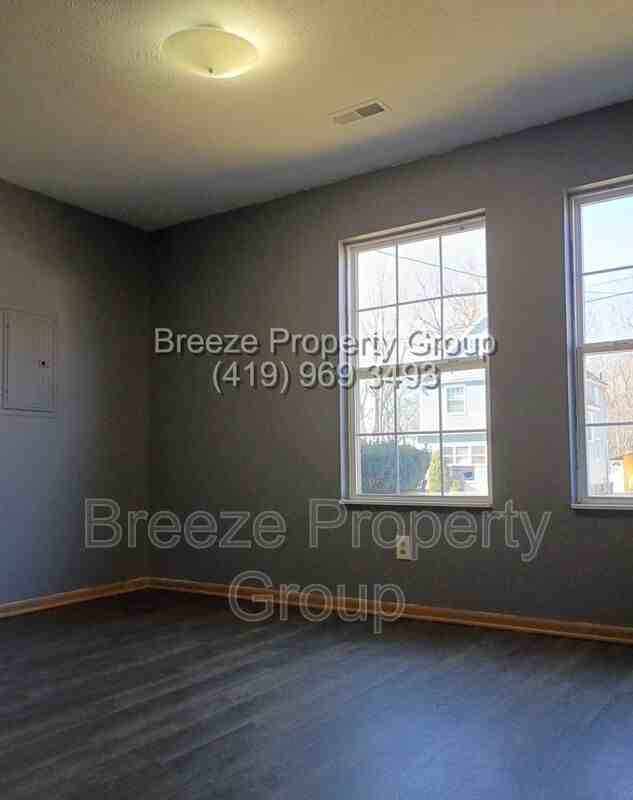 329 S Jackson St - Photo 7 of 10