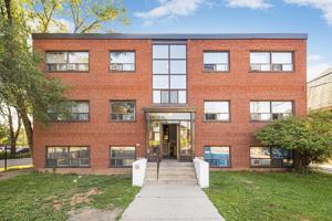 featured image of 2495 Lake Shore Blvd W