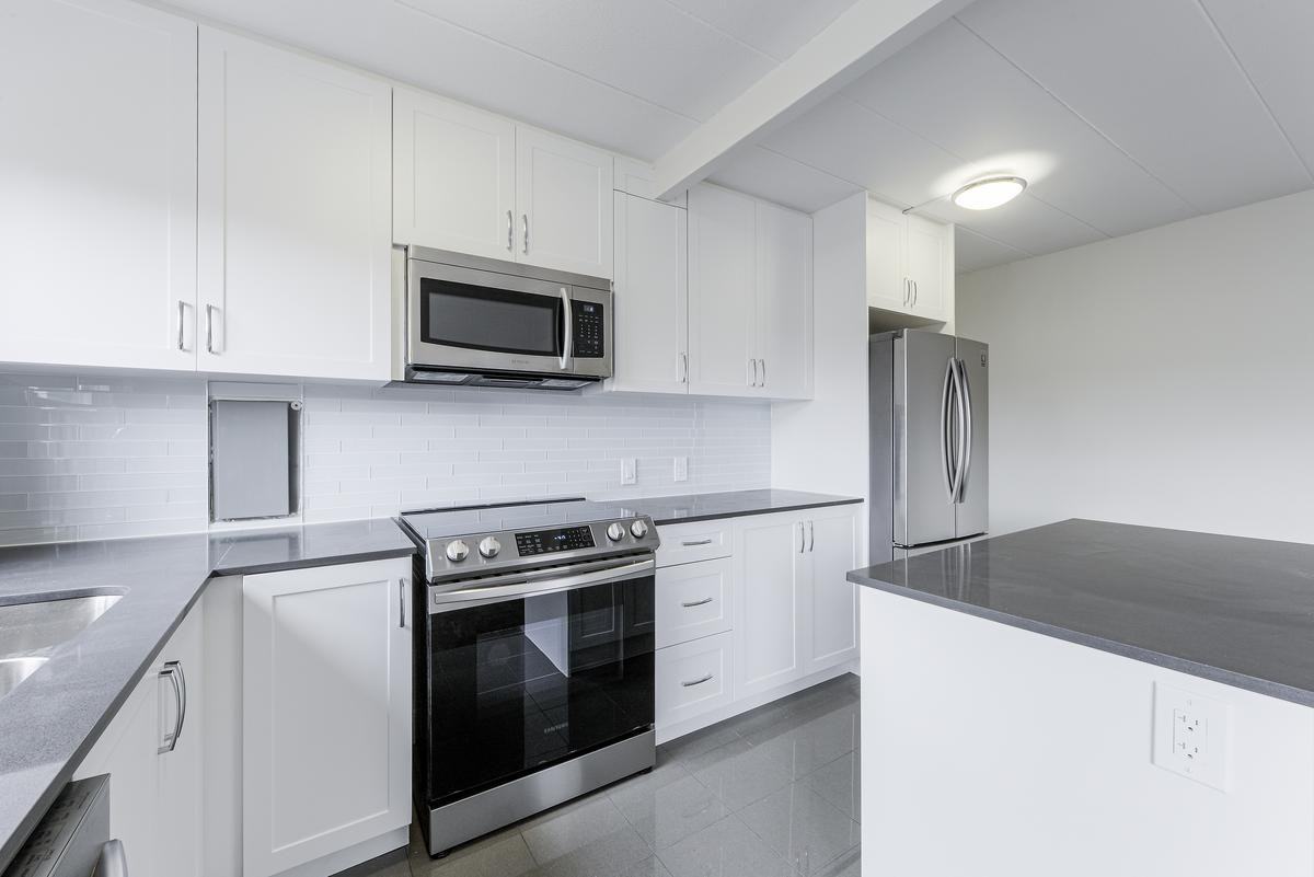 143 Stephen Drive - Photo 2 of 16