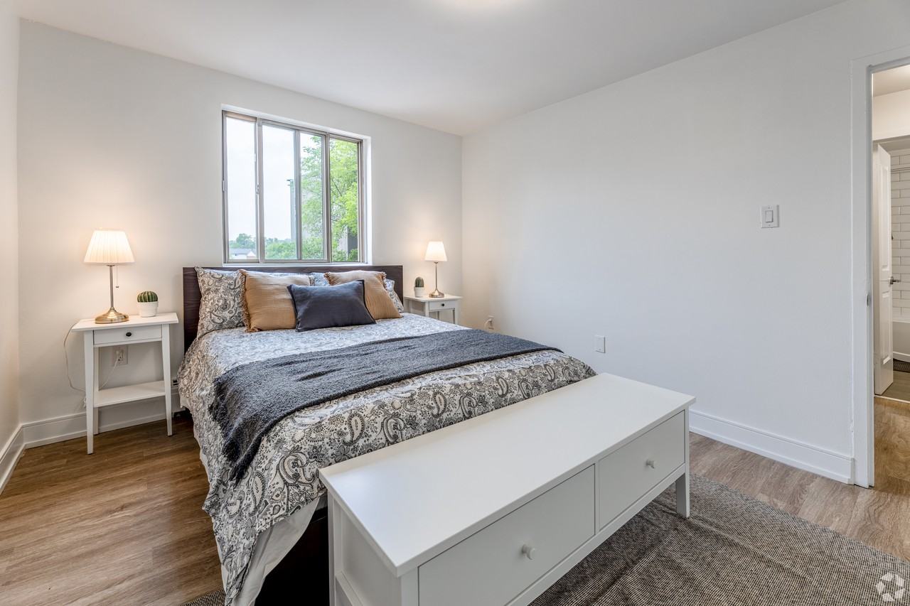 520-560 Mornington Avenue - Photo 6 of 14