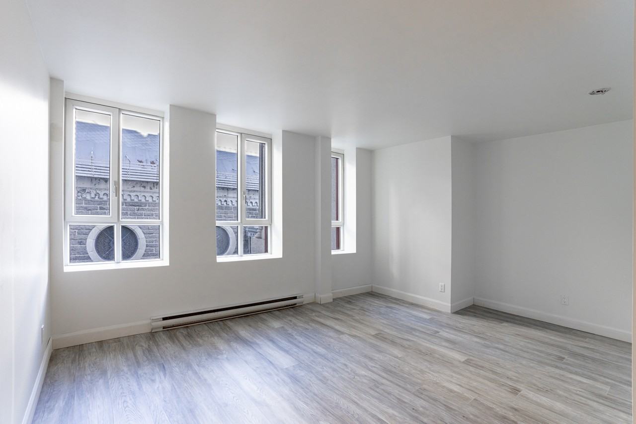 540 Charest Est - Photo 7 of 18