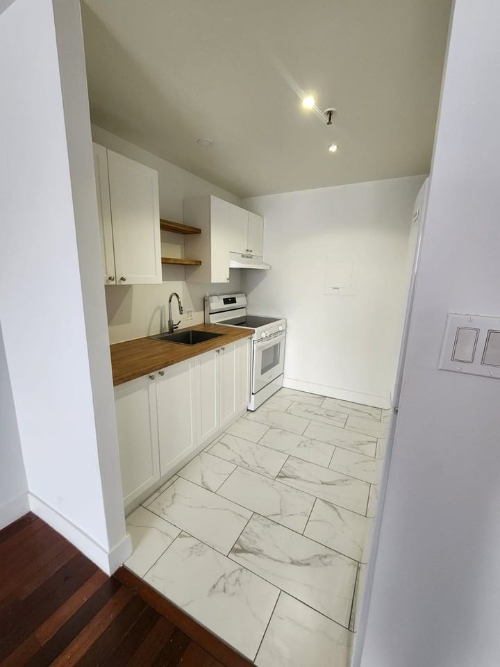 540 Boul Charest E — photo 1