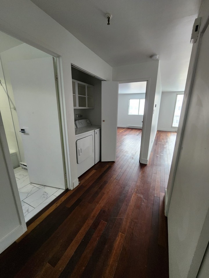 540 Charest Est - Photo 7 of 18