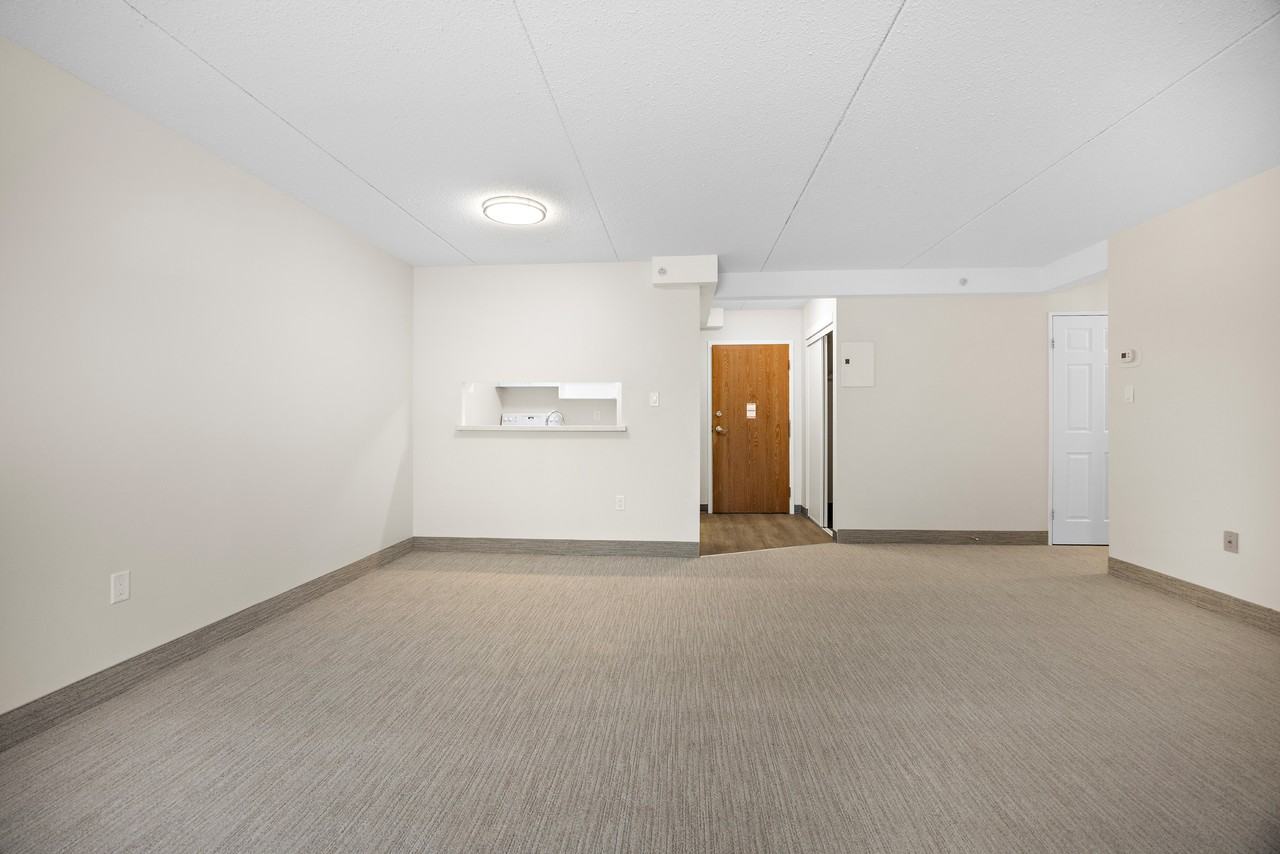 405 Park Road North - Photo 5 of 18