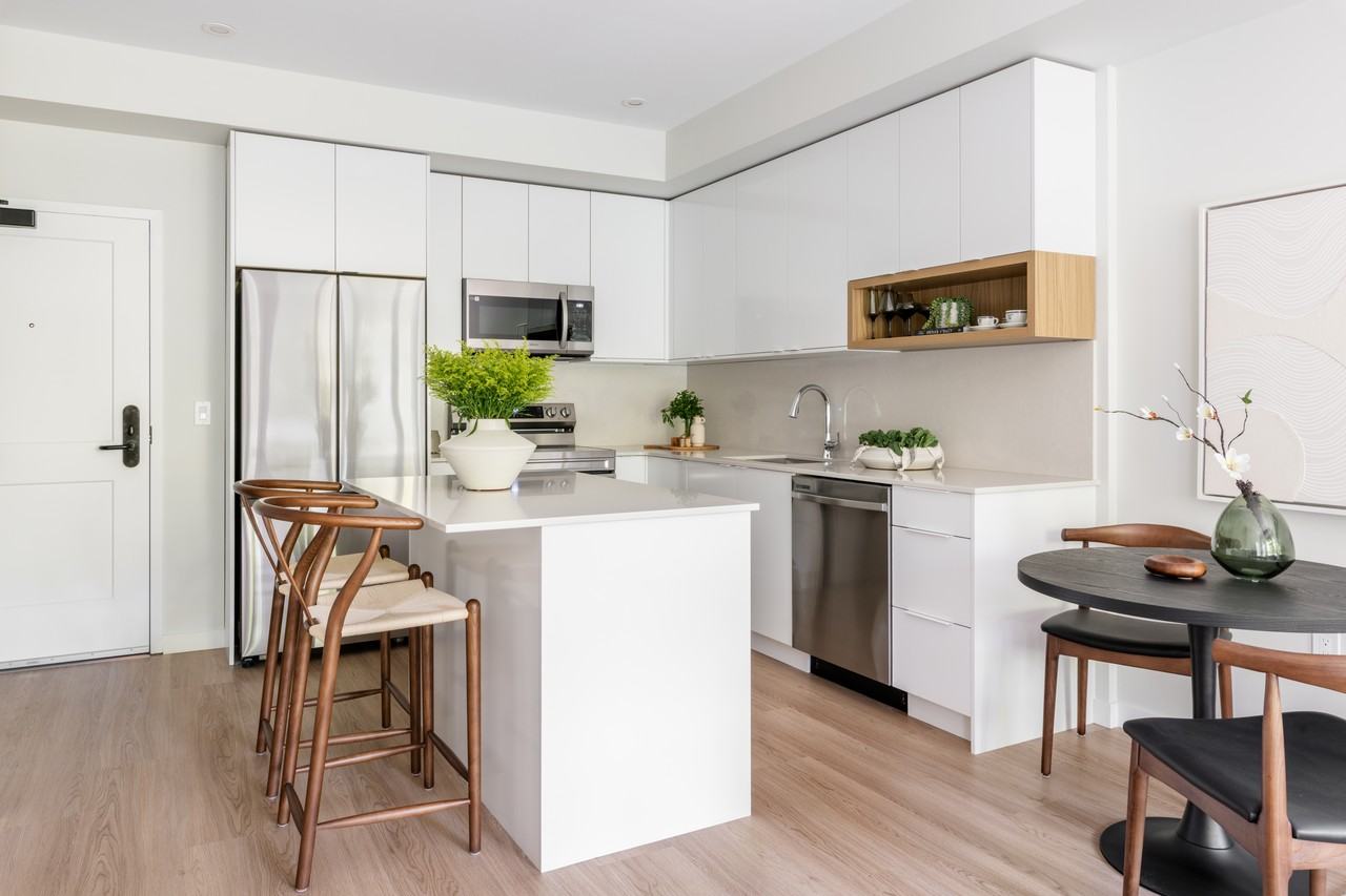 Melody - Photo 2 of 16