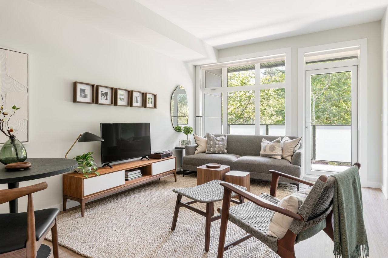 Melody - Photo 6 of 16