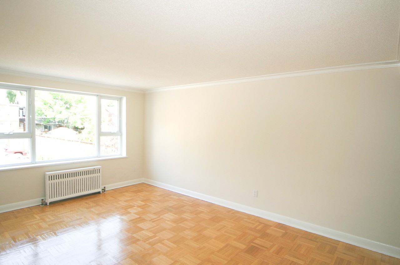 Ranleigh Manor - Photo 4 of 10