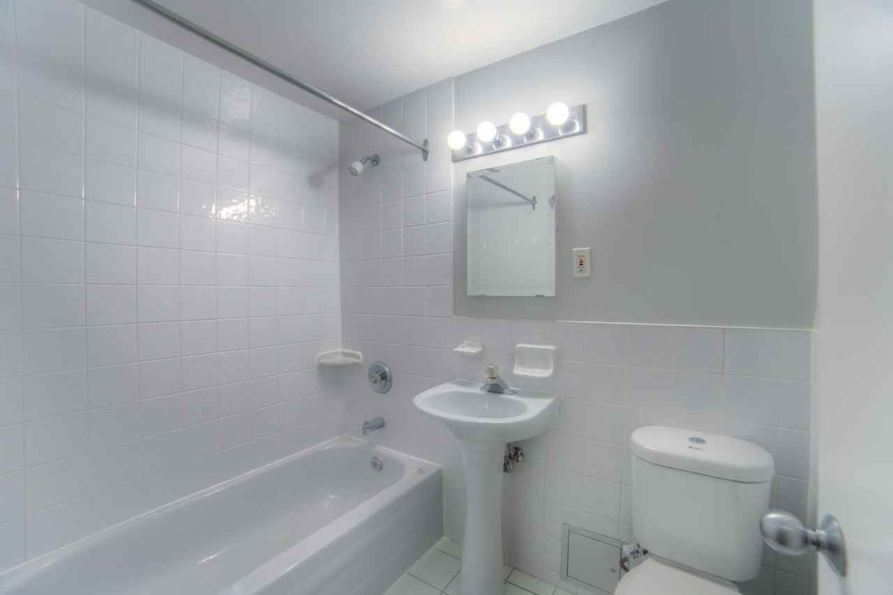 Ranleigh Manor - Photo 7 of 10