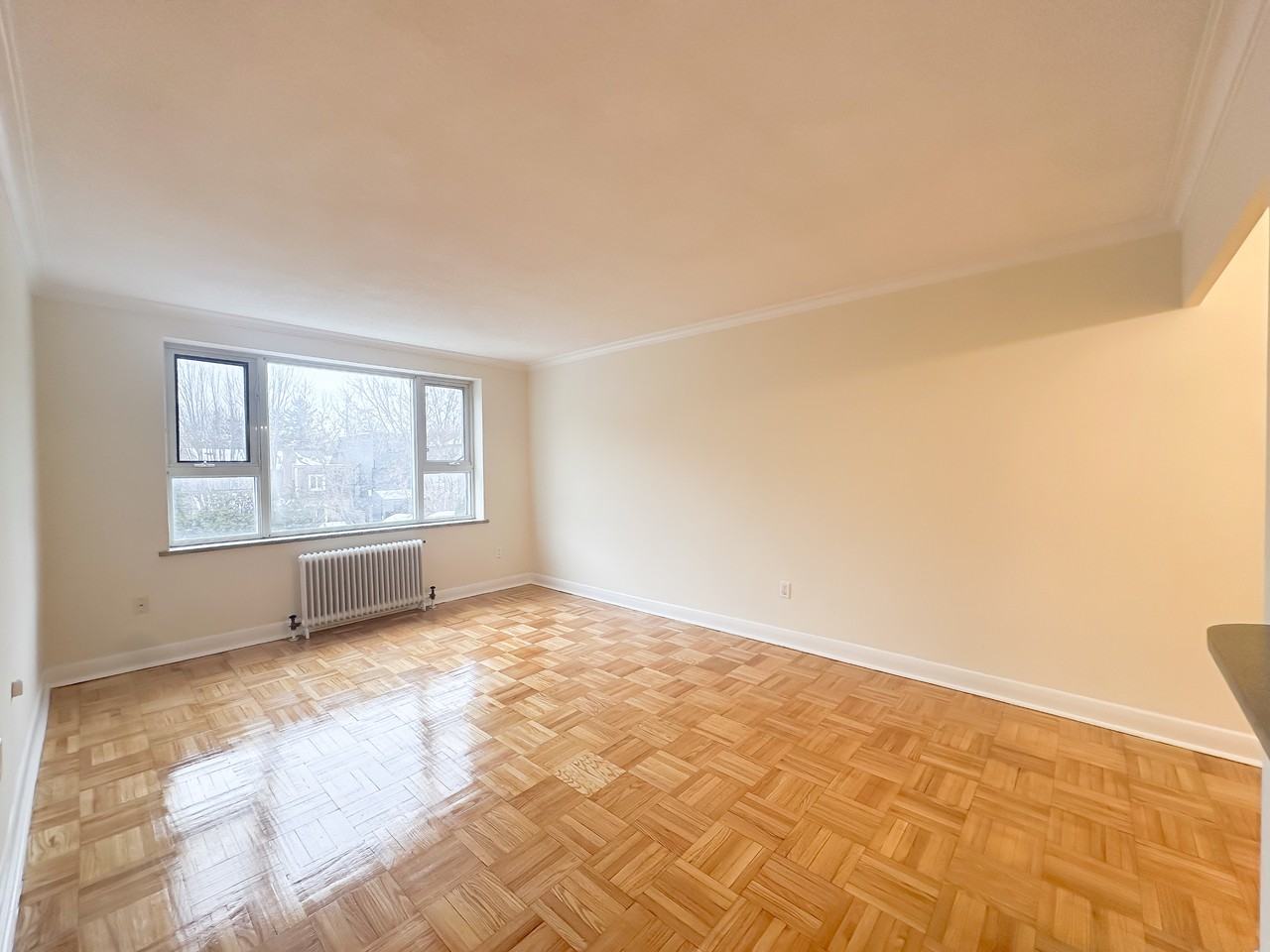 Ranleigh Manor - Photo 3 of 13