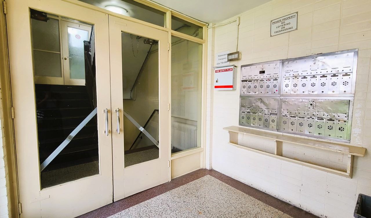 1637 Victoria Park Avenue - Photo 2 of 15