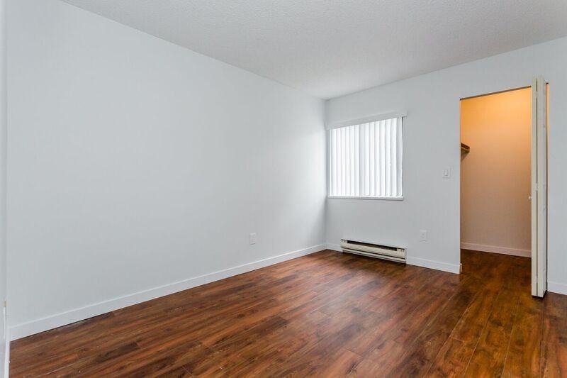 Yorkshire Apartments - Photo 3 of 10