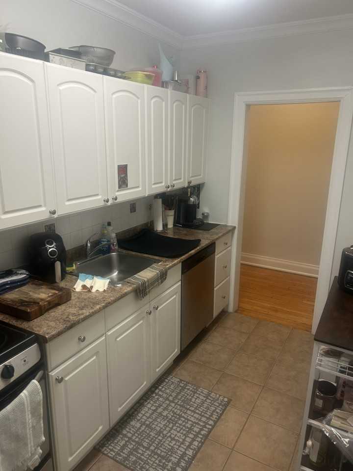 235 Charlotte St - Photo 5 of 9