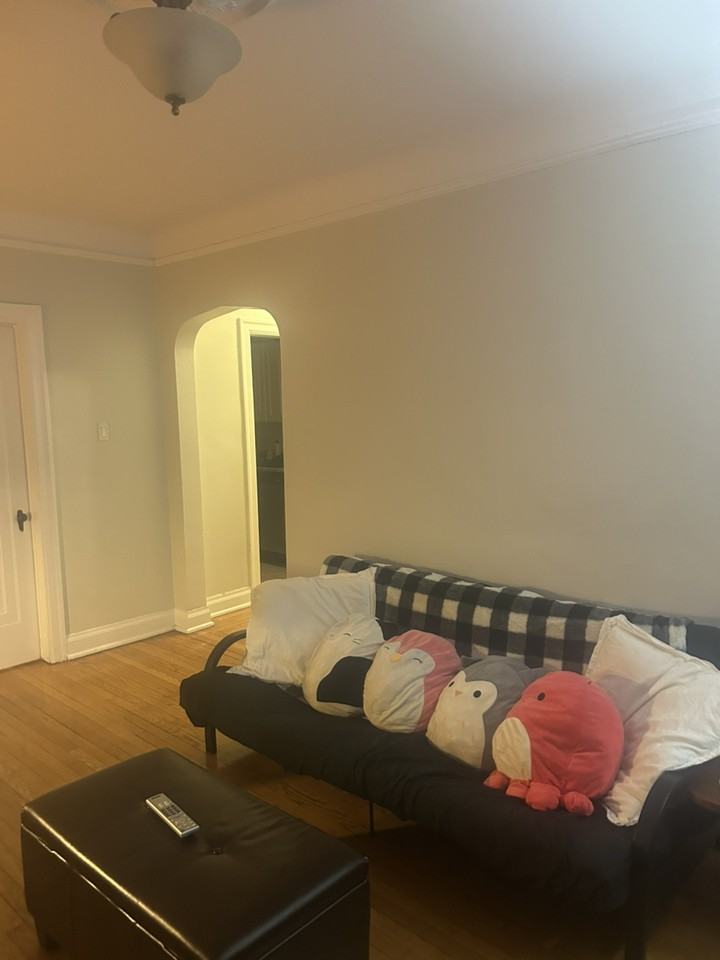 235 Charlotte St - Photo 7 of 9