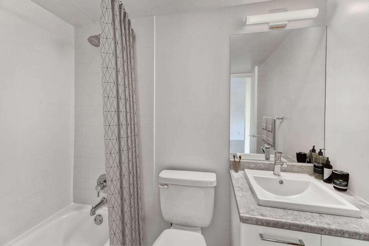 Glamorgan Manor - Photo 2 of 14