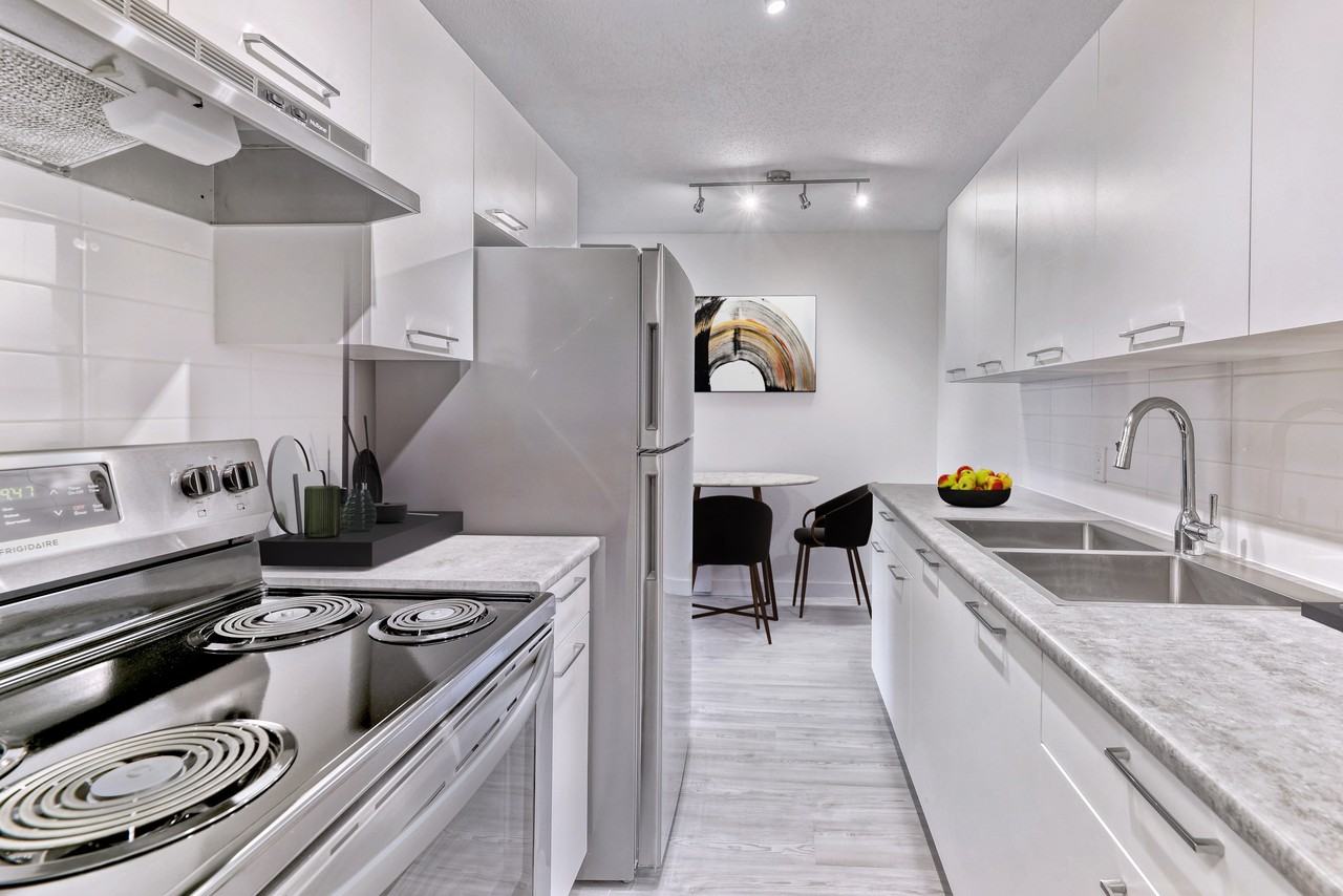 Glamorgan Manor - Photo 4 of 14