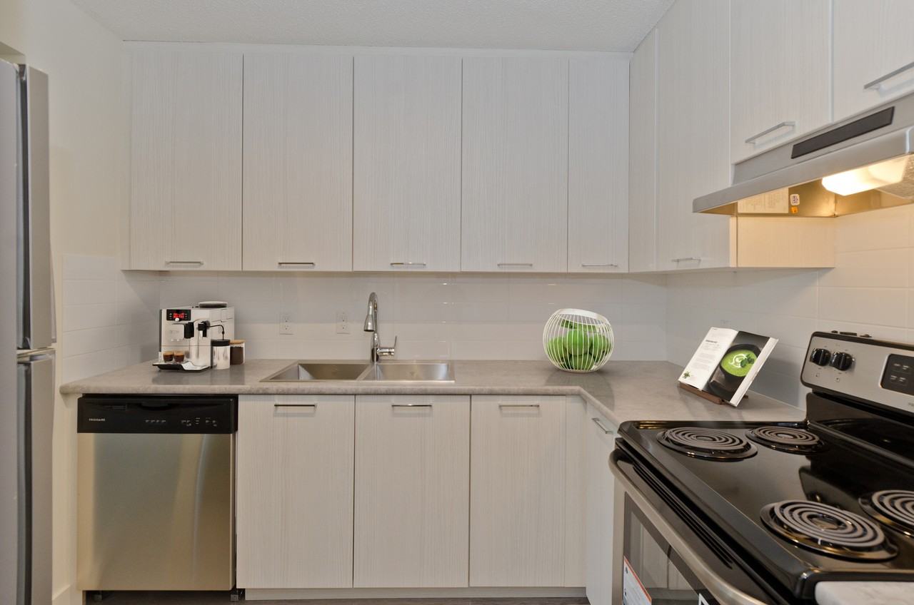 Tower Lane Terrace Apartments - Photo 4 of 11