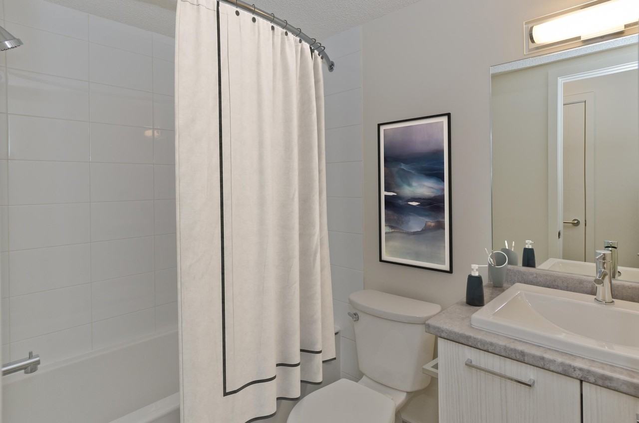 Varsity Place Apartments - Photo 4 of 12