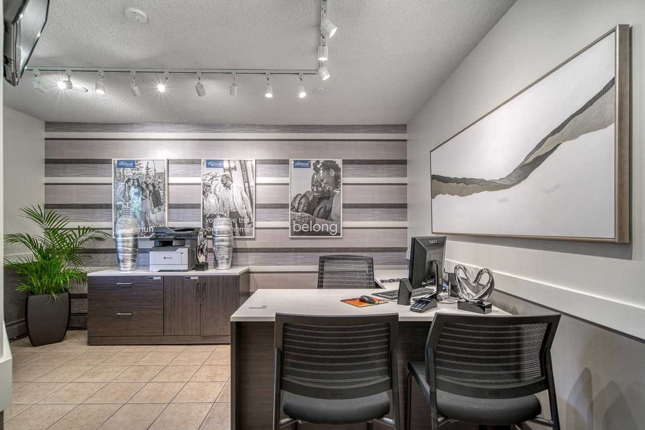 Randal House - Photo 7 of 11