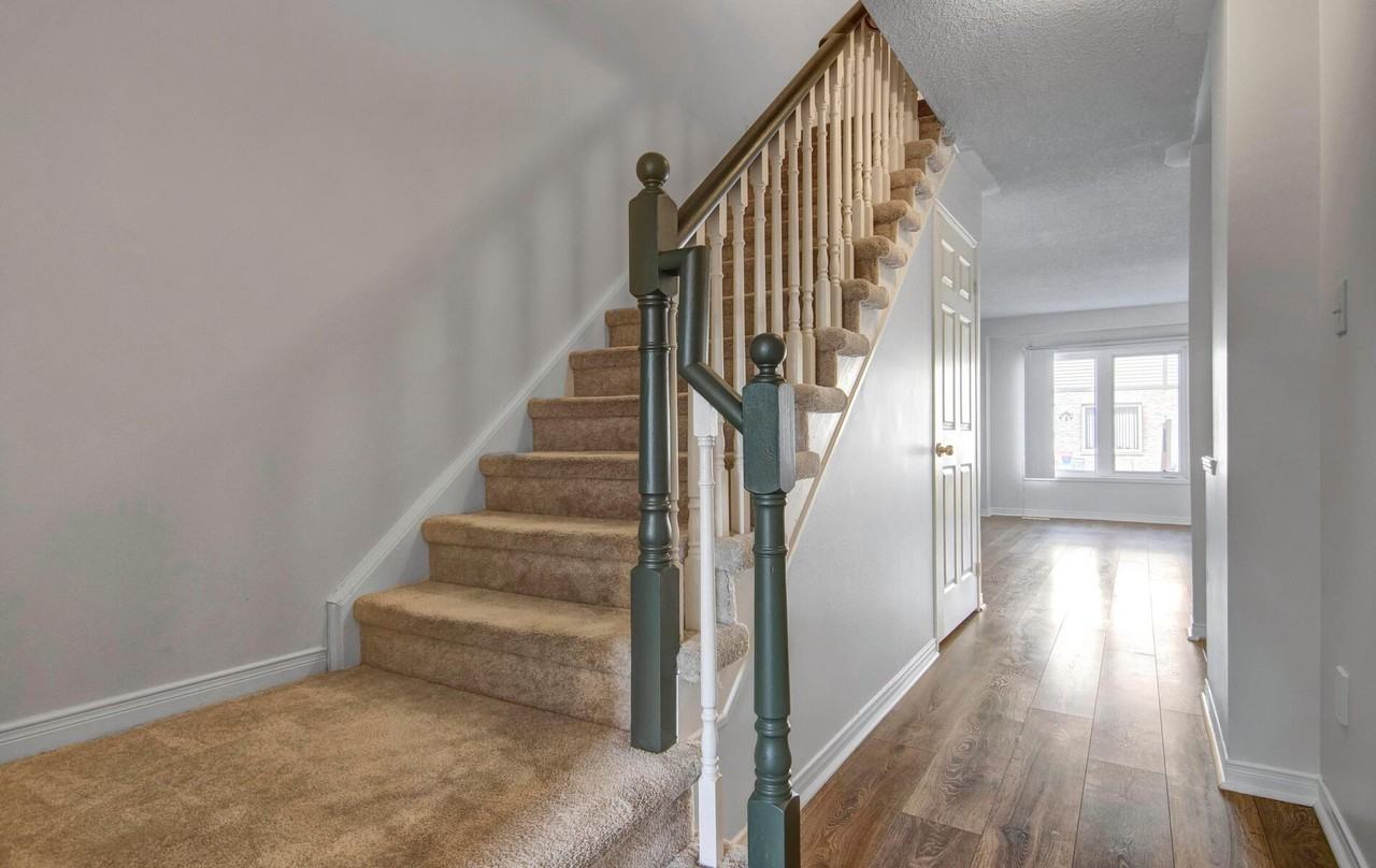 Daniels Gateway, Erin Centre - Photo 3 of 11