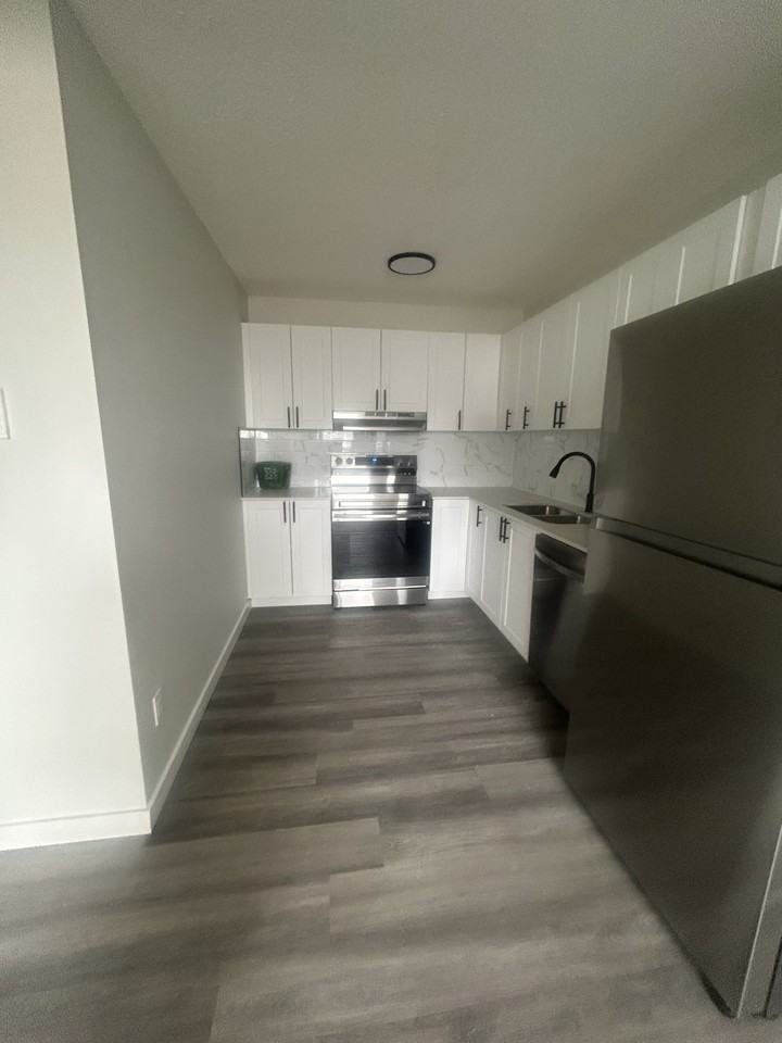 Grasslands Manor - Photo 4 of 9