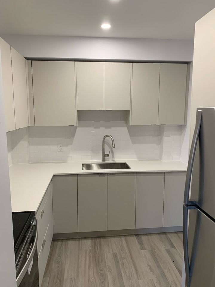 4635 Avenue Clanranald - Photo 2 of 39