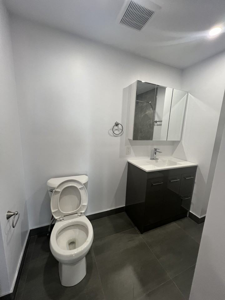 4635 Avenue Clanranald - Photo 7 of 39