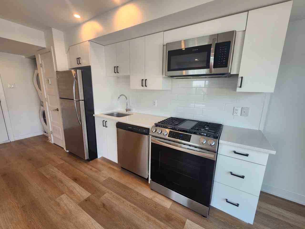 689 Churchill Avenue North - Photo 3 of 10