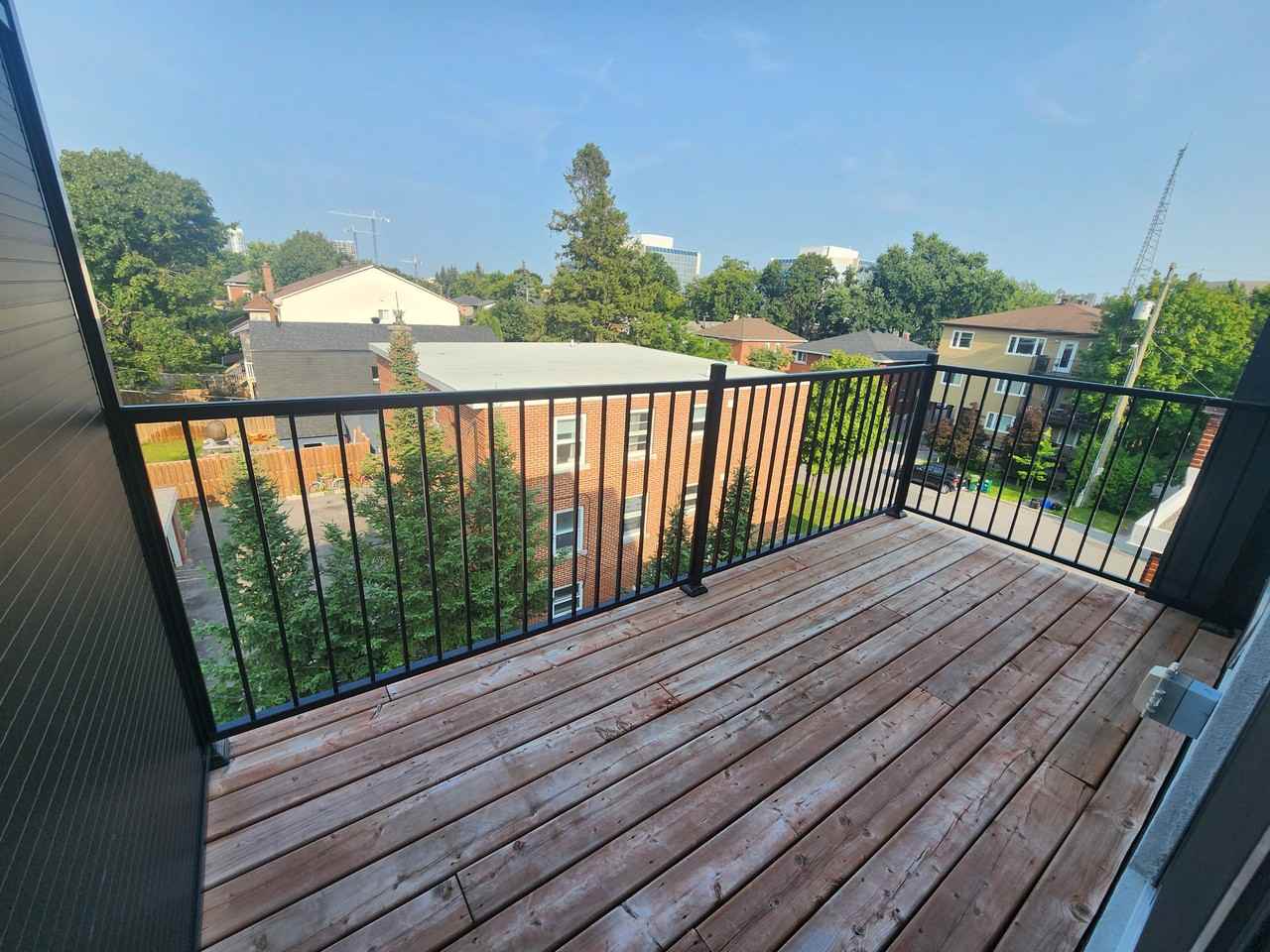 689 Churchill Avenue North - Photo 5 of 10