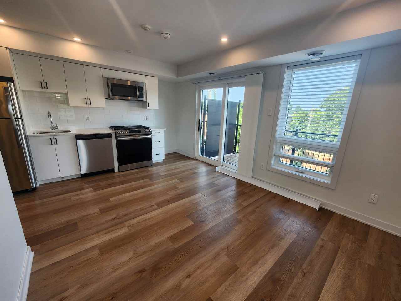 689 Churchill Avenue North - Photo 6 of 10