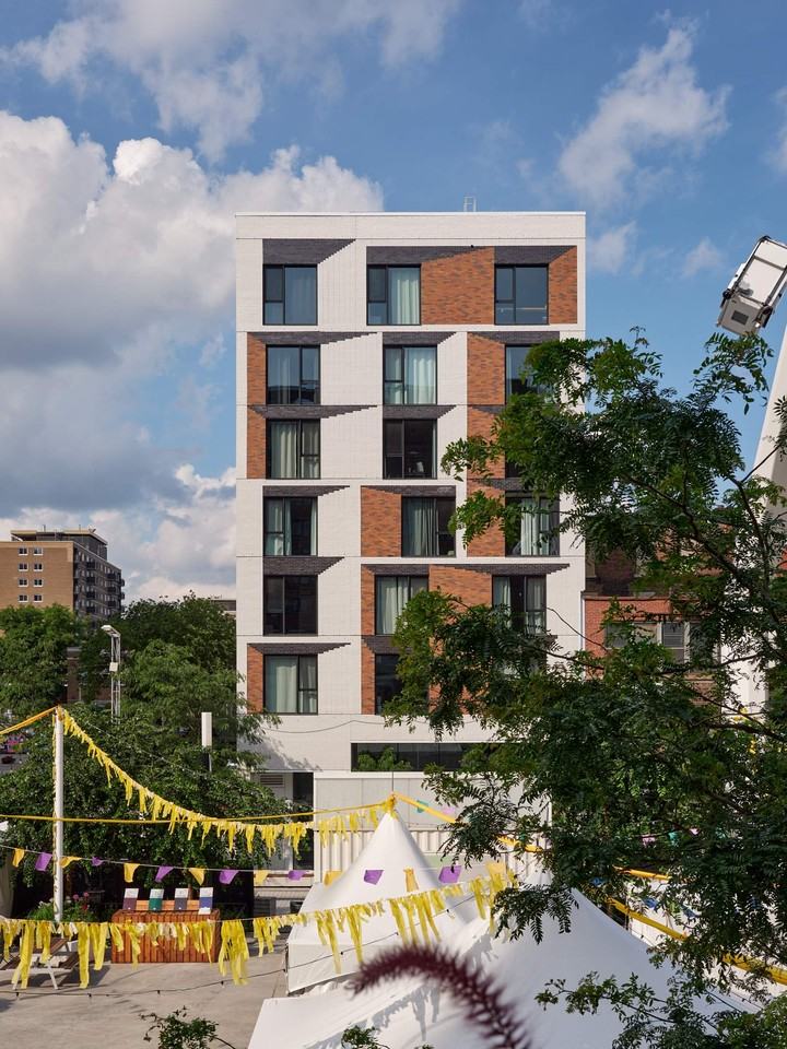 1424 Boul Saint-Laurent — photo 1
