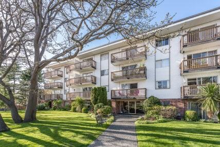 Woodridge Manor Apartments - Photo 2 of 16