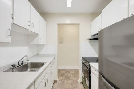 Woodridge Manor Apartments - Photo 4 of 16