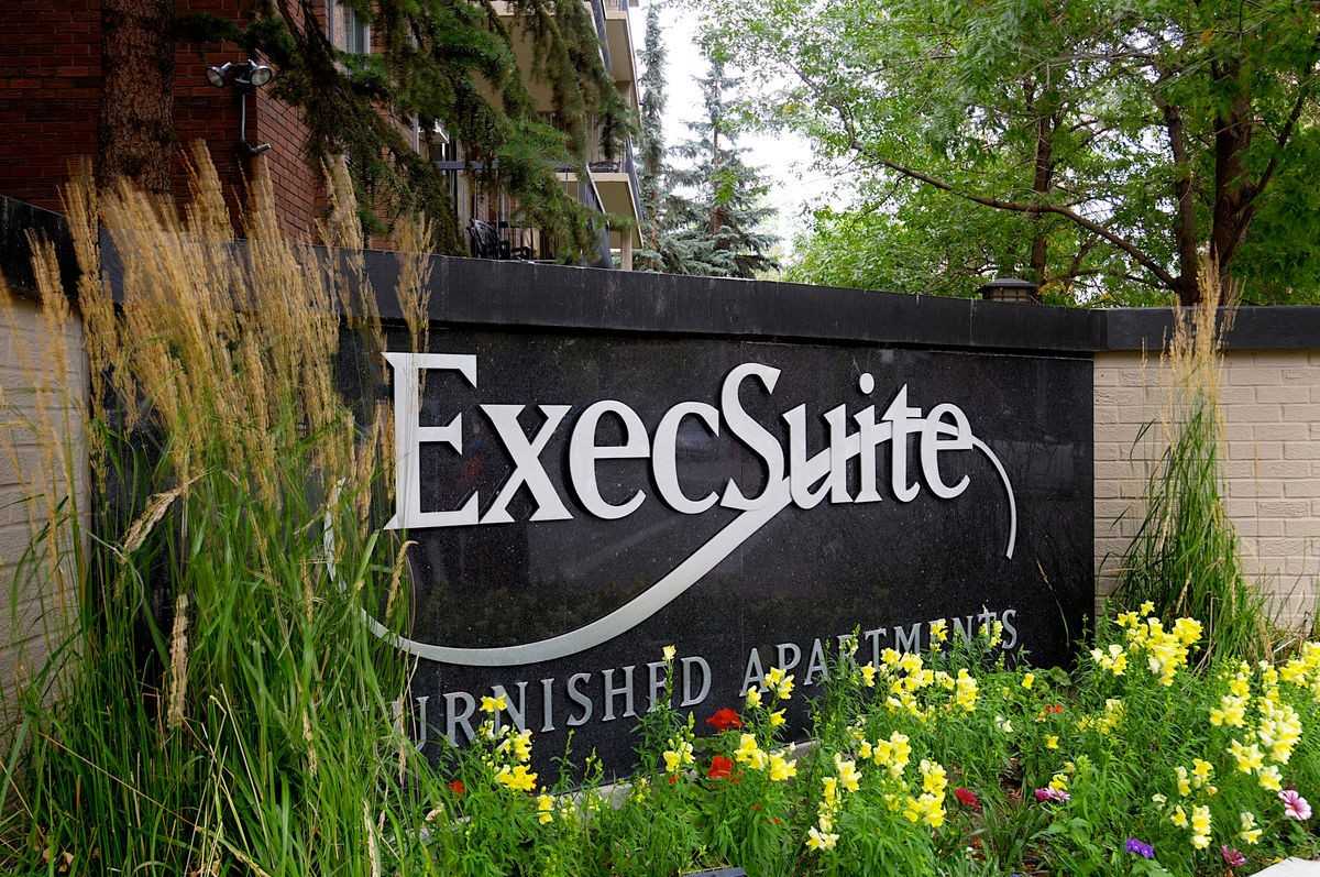 Eau Claire Manor - Photo 2 of 34