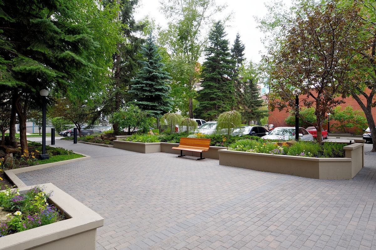 Eau Claire Manor - Photo 6 of 34