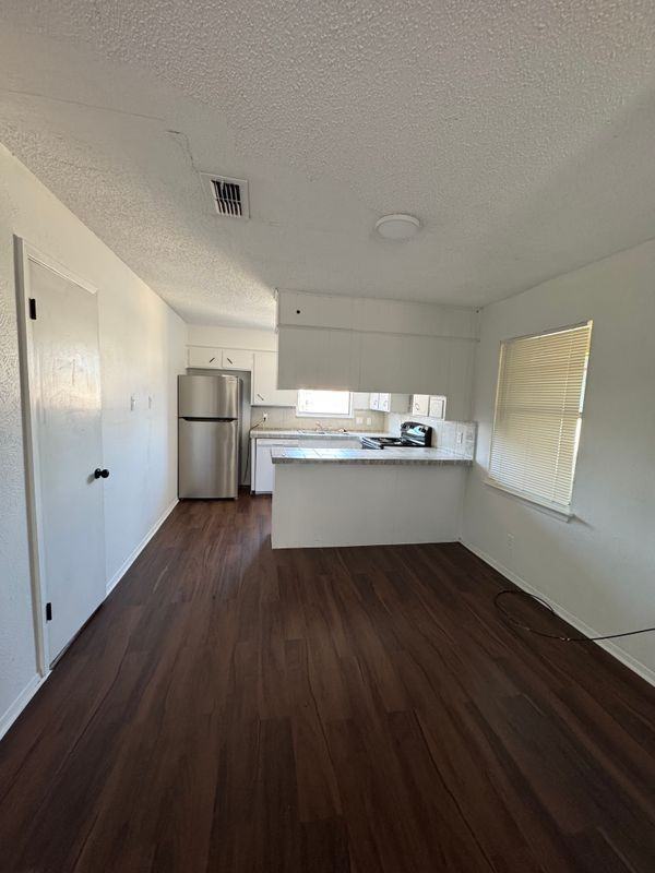 1703 Kirk Ave - Photo 4 of 13