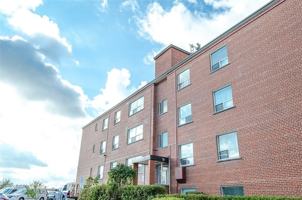 featured image of 15 Craigton Dr