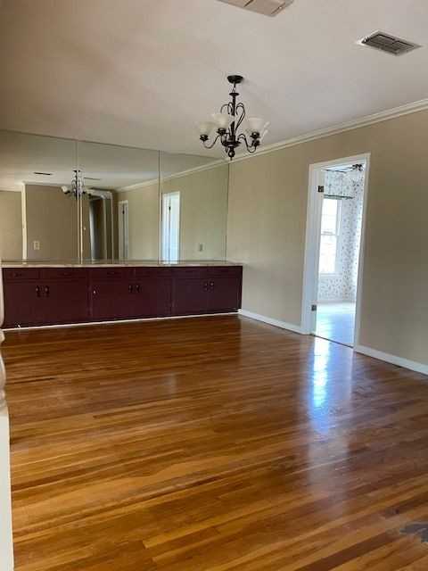 906 Illinois Ave - Photo 2 of 11