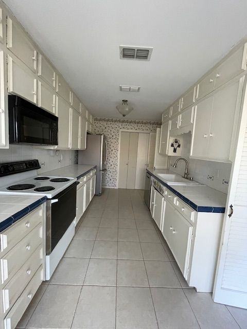 906 Illinois Ave - Photo 3 of 11
