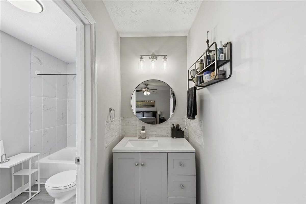 3682 Stephanie Ct - Photo 3 of 27