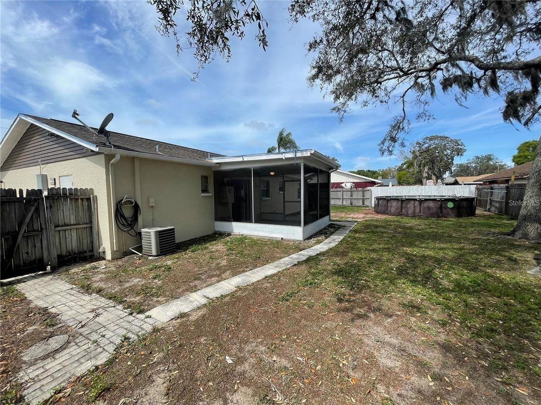 7808 Osteen Rd - Photo 3 of 10