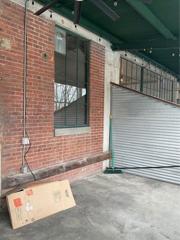 881 Memorial Dr Se - Photo 3 of 17