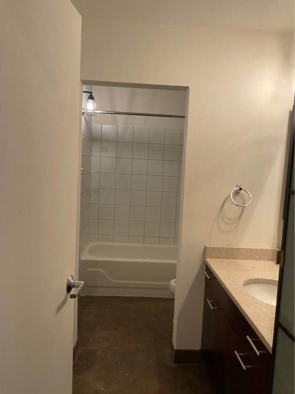 881 Memorial Dr Se - Photo 4 of 17