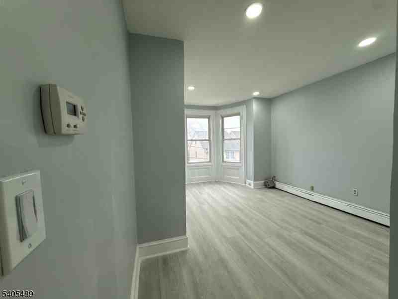 437 Morrissee Ave - Photo 2 of 11